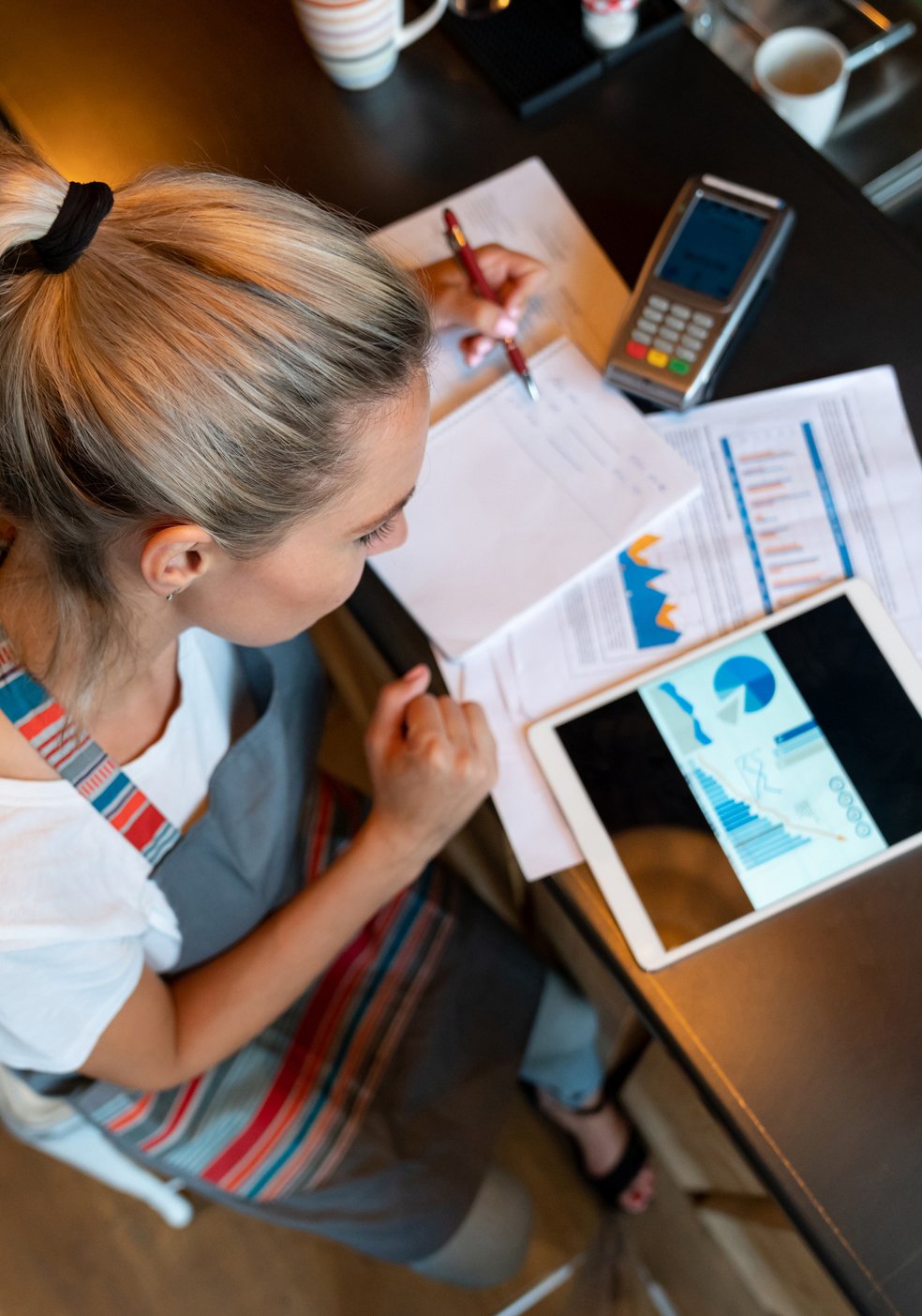 girl looking at data 