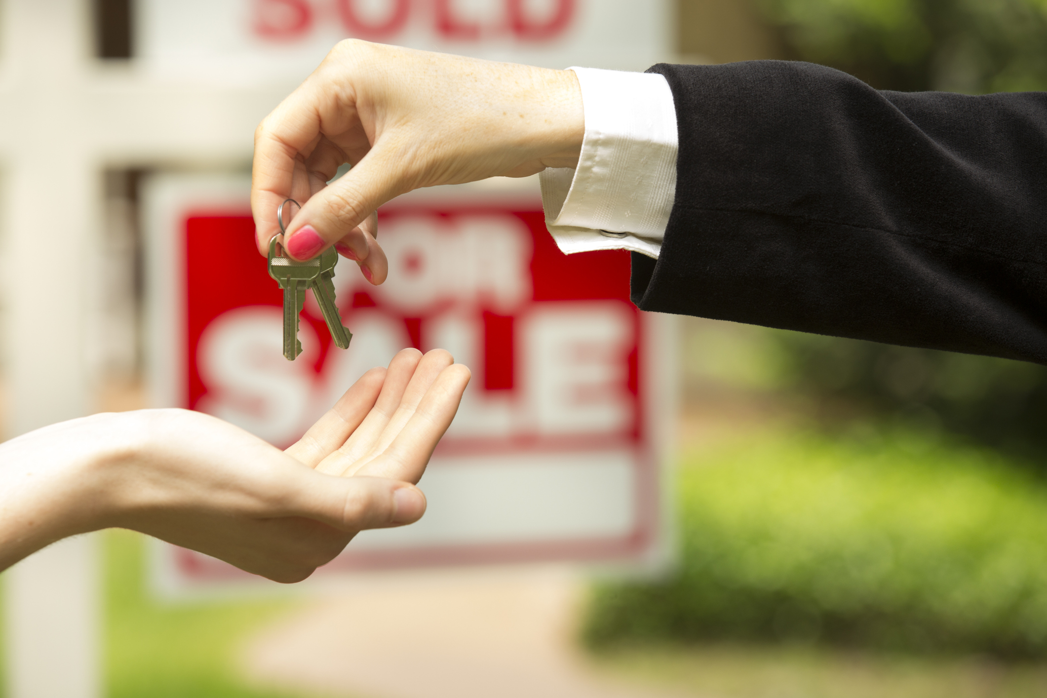 agent handing over keys to their client